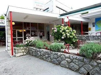 Paviljoni & Kacjak 2*